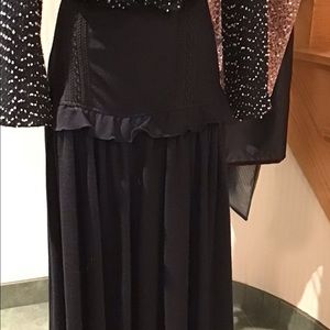 ⬇️Price Dropped ⬇️NWT Black 100% wool midi skirt made in Italy